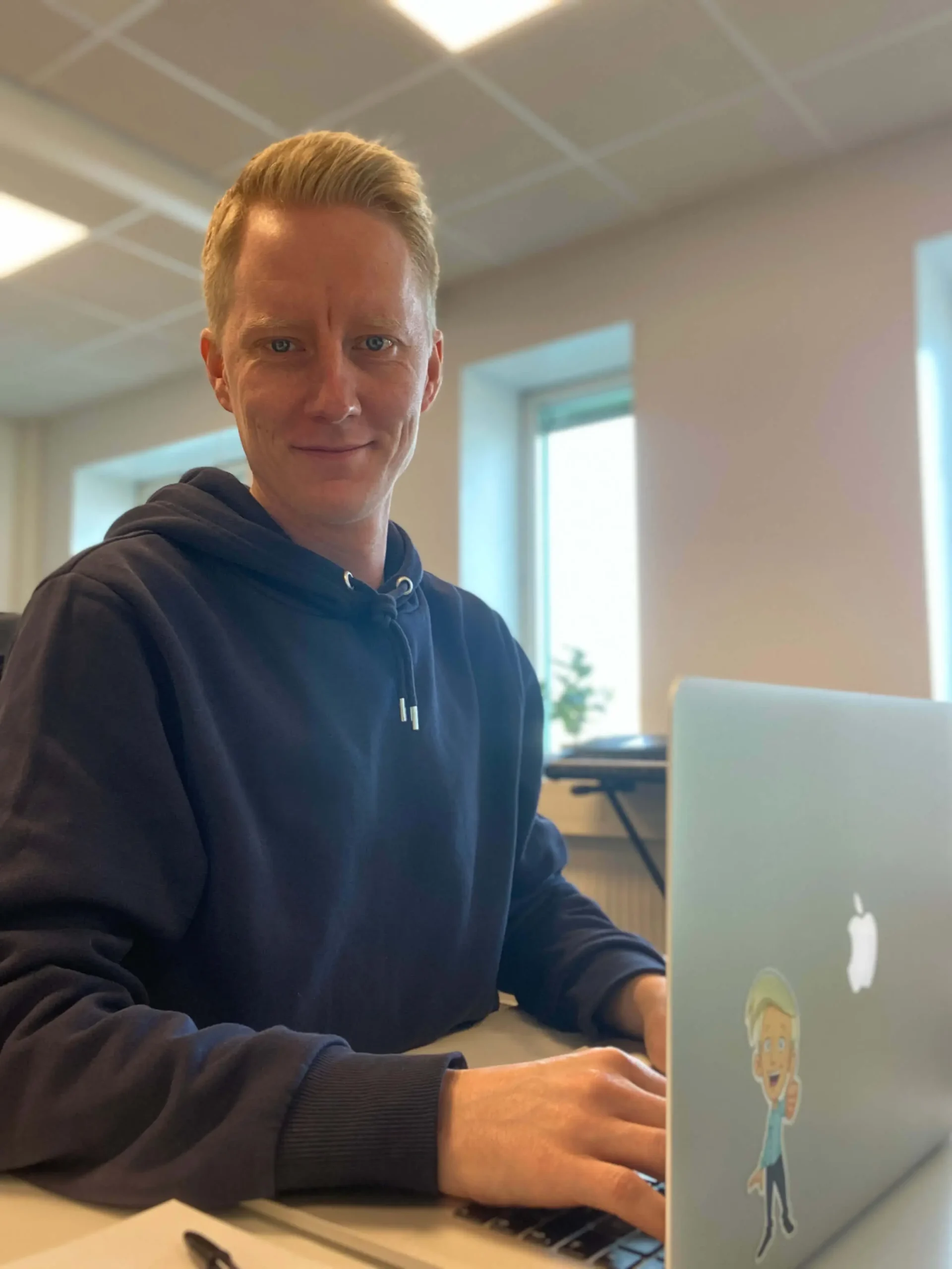 andreas-falkson-falk-infront-of-the-computer