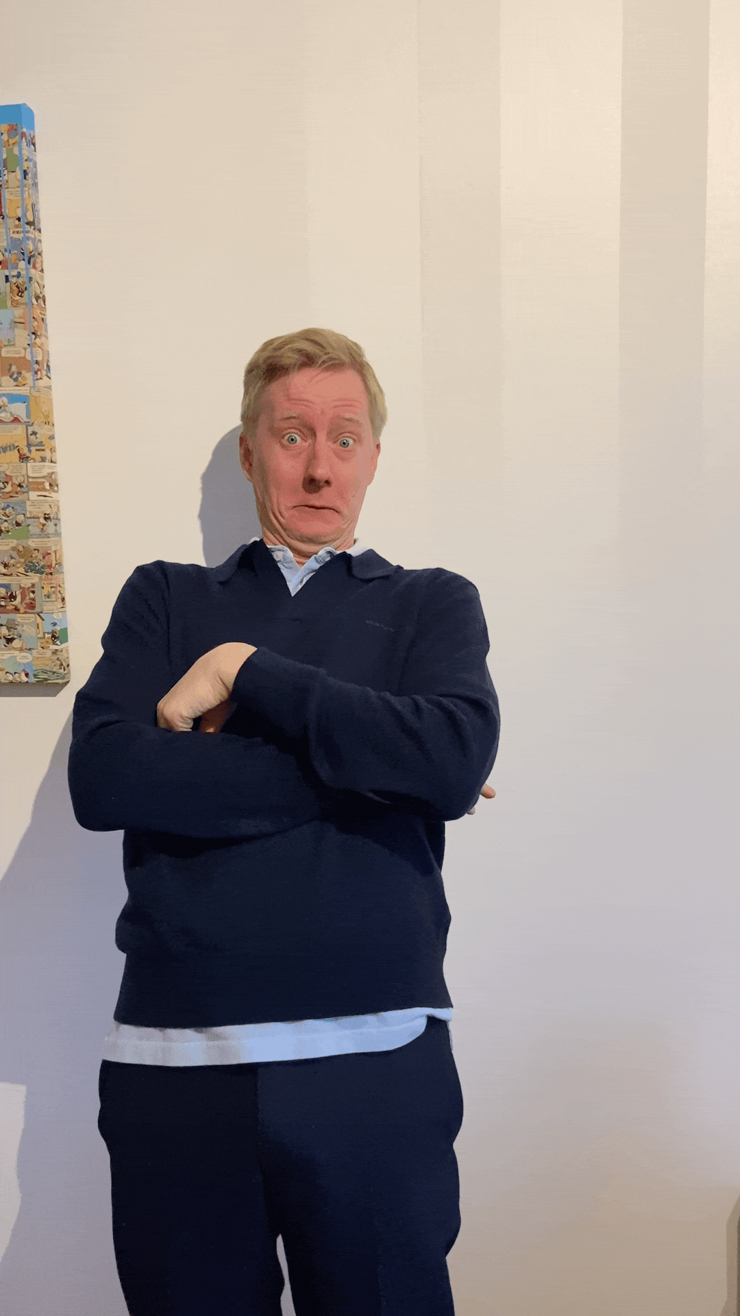 Andreas Falkson Falk standing infront of a wall doing thumbs up